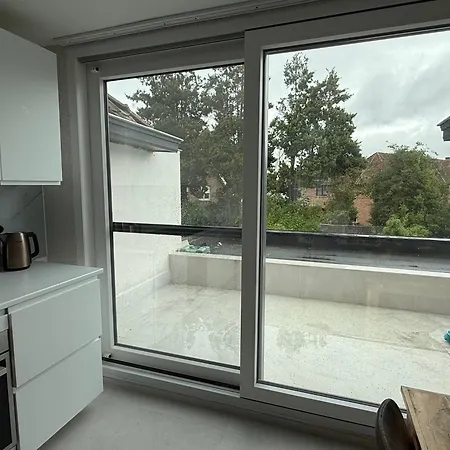 Beautiful House &parking Space ליובן