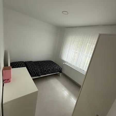 Beautiful House &parking Space Apartment *