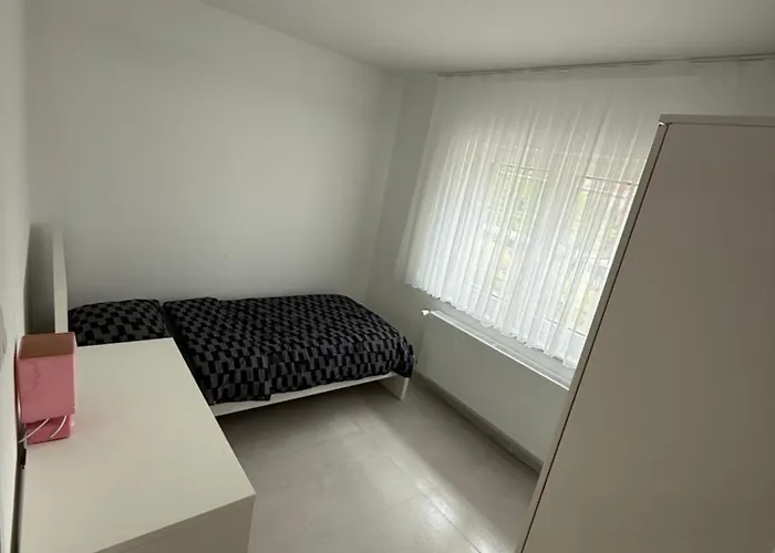 Beautiful House &parking Space Apartment *